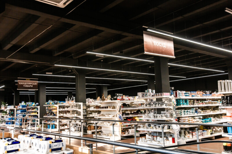 Realizacja oświetlenia sklepowego w supermarkecie Mega Market