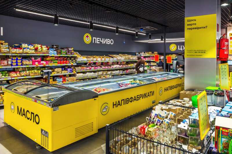 Realizacja oświetlenia sklepowego w supermarkecie Varto