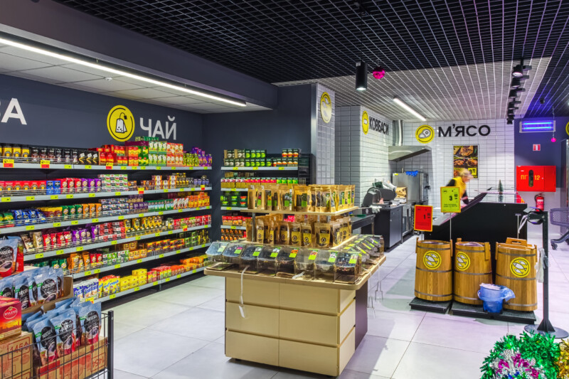 Realizacja oświetlenia sklepowego w supermarkecie Varto